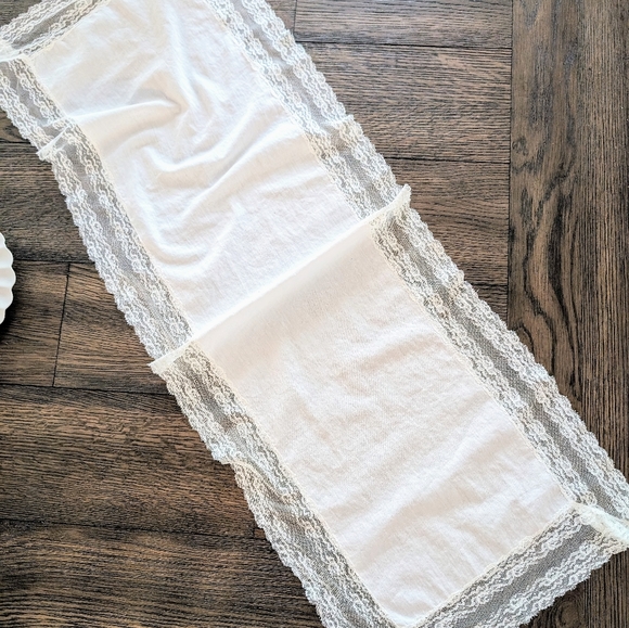 Linens - Picture 2 of 2